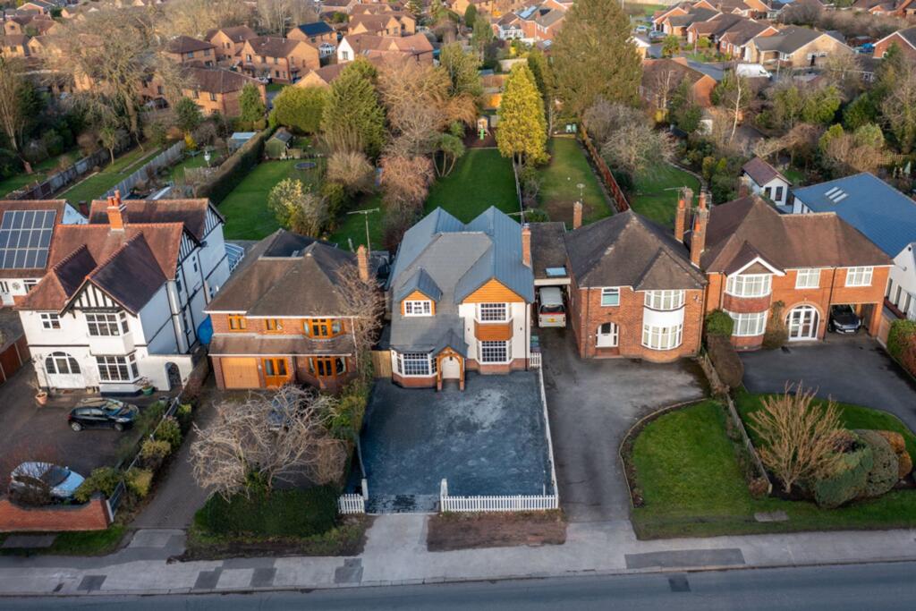 4-bed detached on Lutterworth Road, Nuneaton, CV11, £630,000