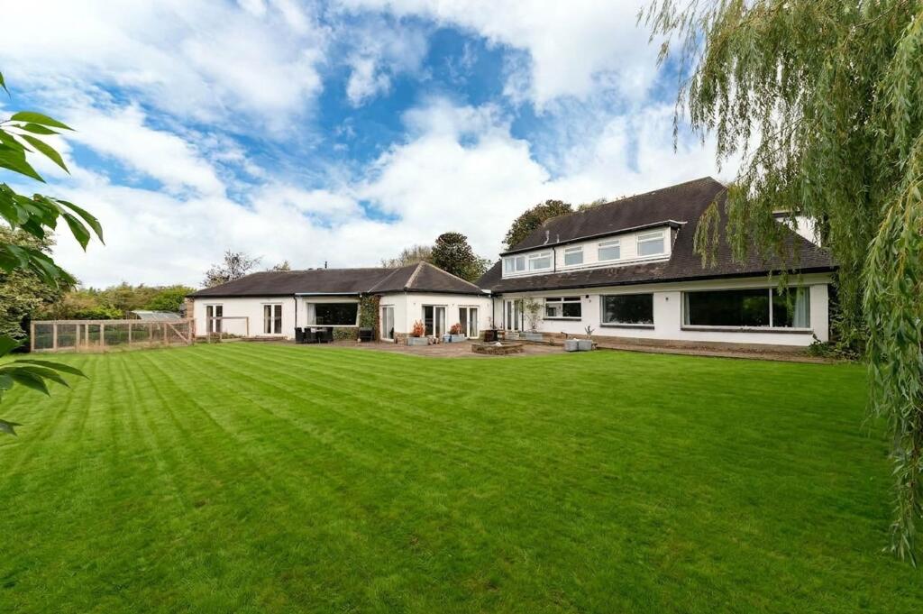 Main image of property: Northfield Lane, Kirkburton, HD8
