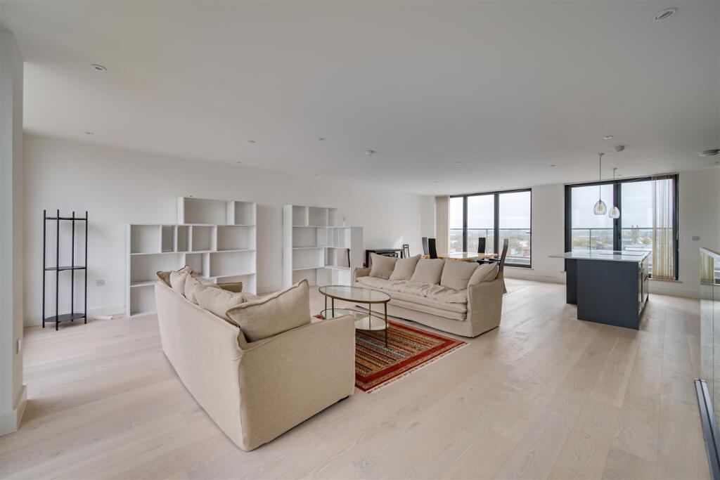 Apartment in Warwick, Lillington, Royal Leamington Spa - More
