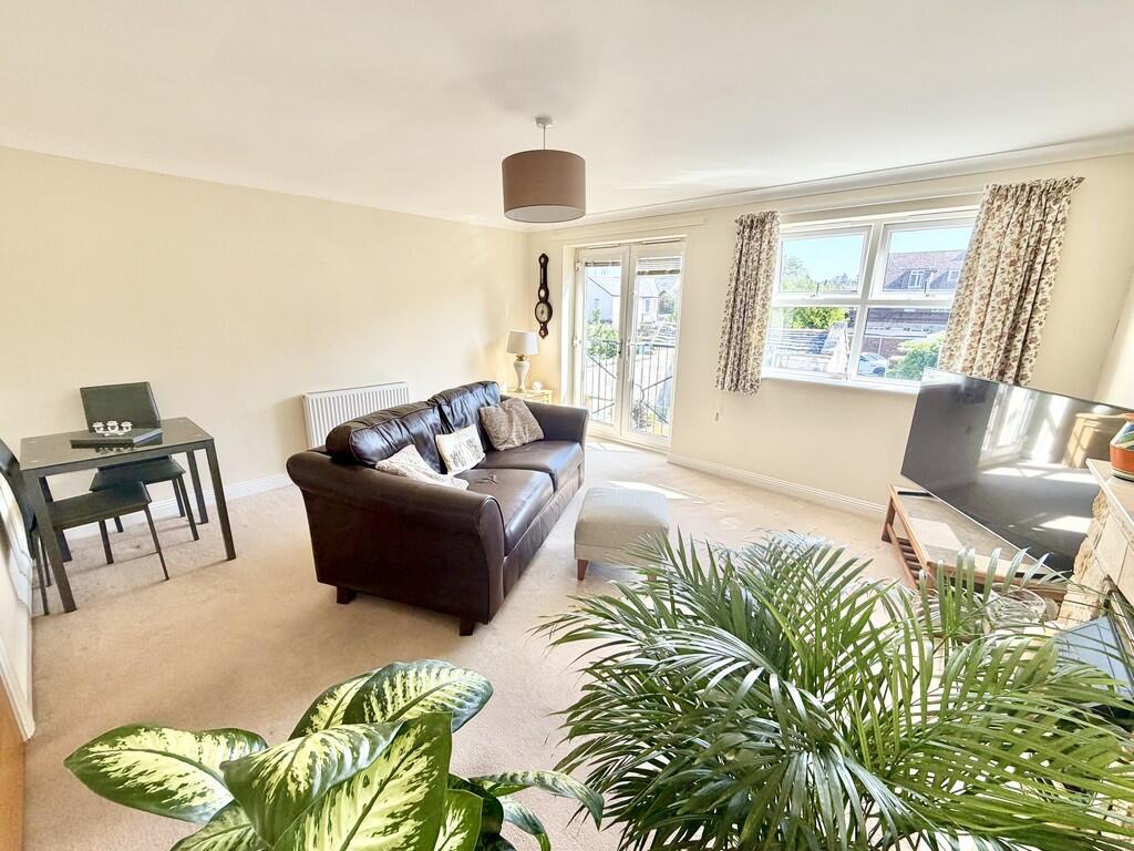 Apartment in Broadstone, Bournemouth, Christchurch and Poole - View 2
