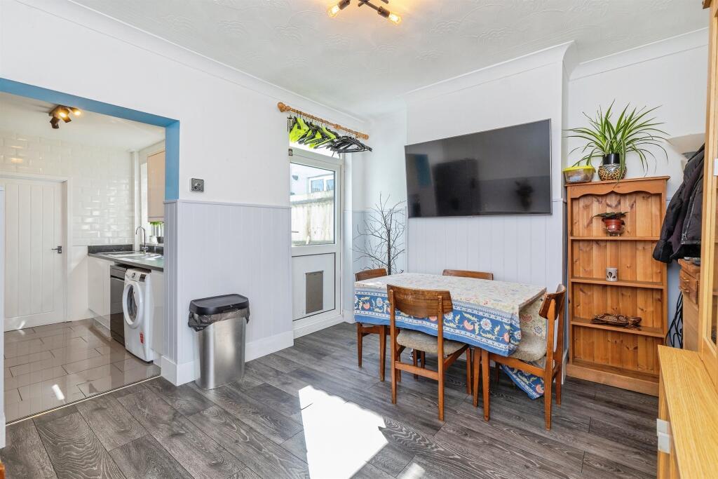 House in Gillingham, Hale - View 5