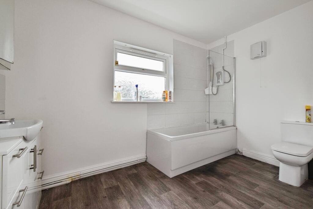 Pantyffynnon Road, Ammanford, SA18 photo 4