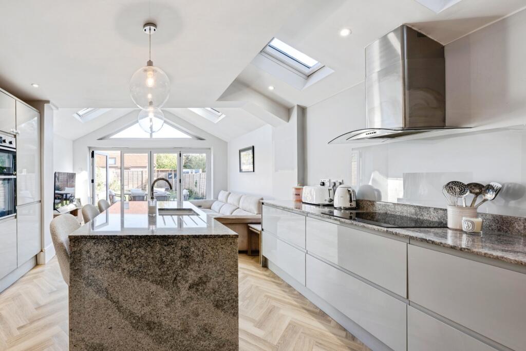 House in Reigate and Banstead, Surrey - View 4