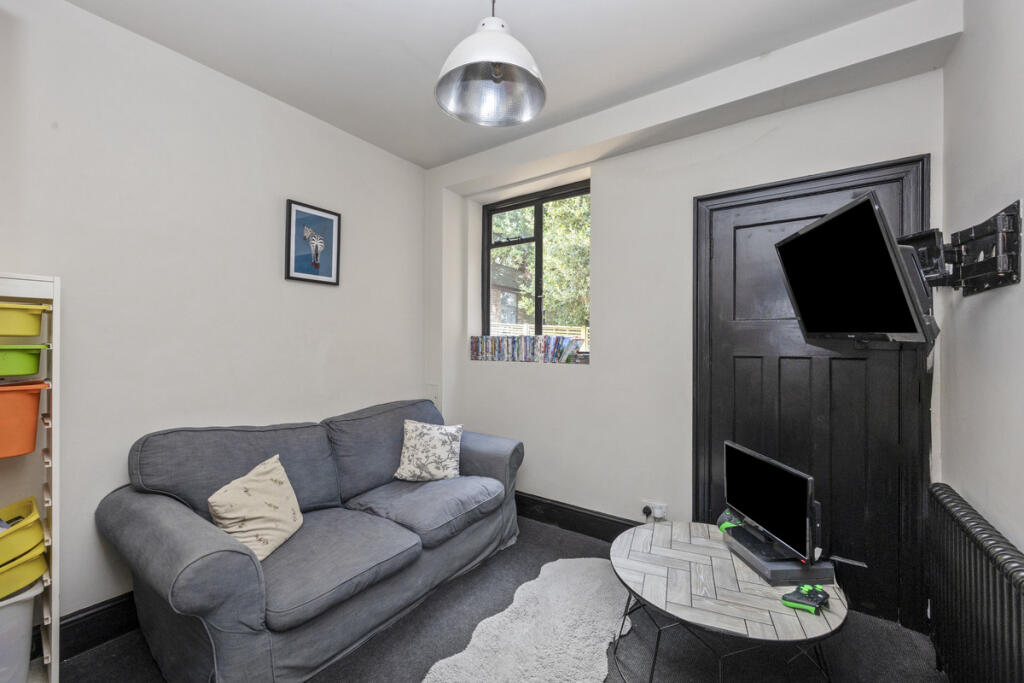 63 Manor Road, North Lancing, BN15 photo 5