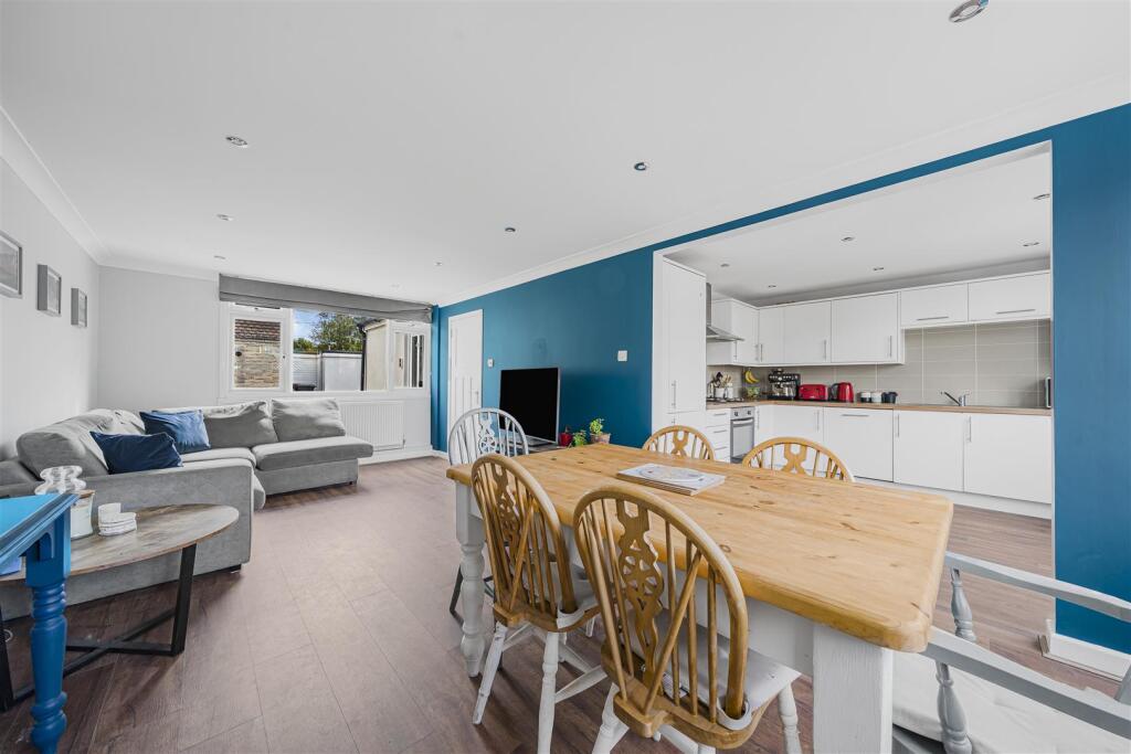 House in Slough - View 5