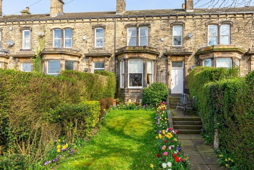 Main image of property: Fieldhead, Birstall, WF17