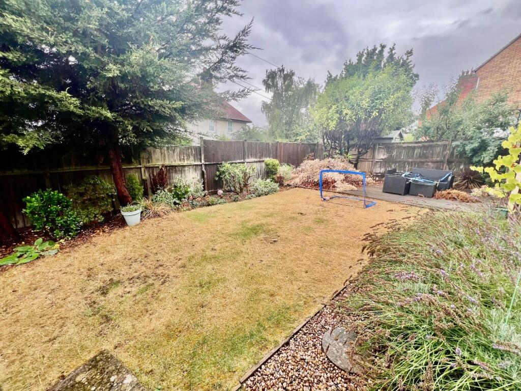 Newham Close, Rothwell photo 4