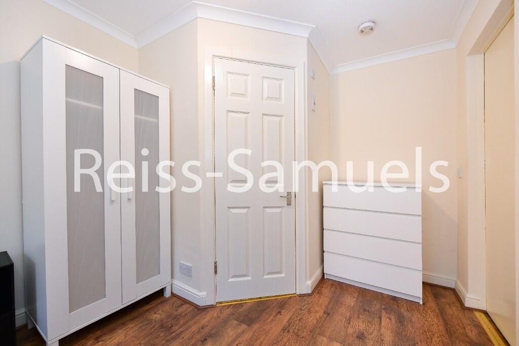 5 bedroom terraced house for rent