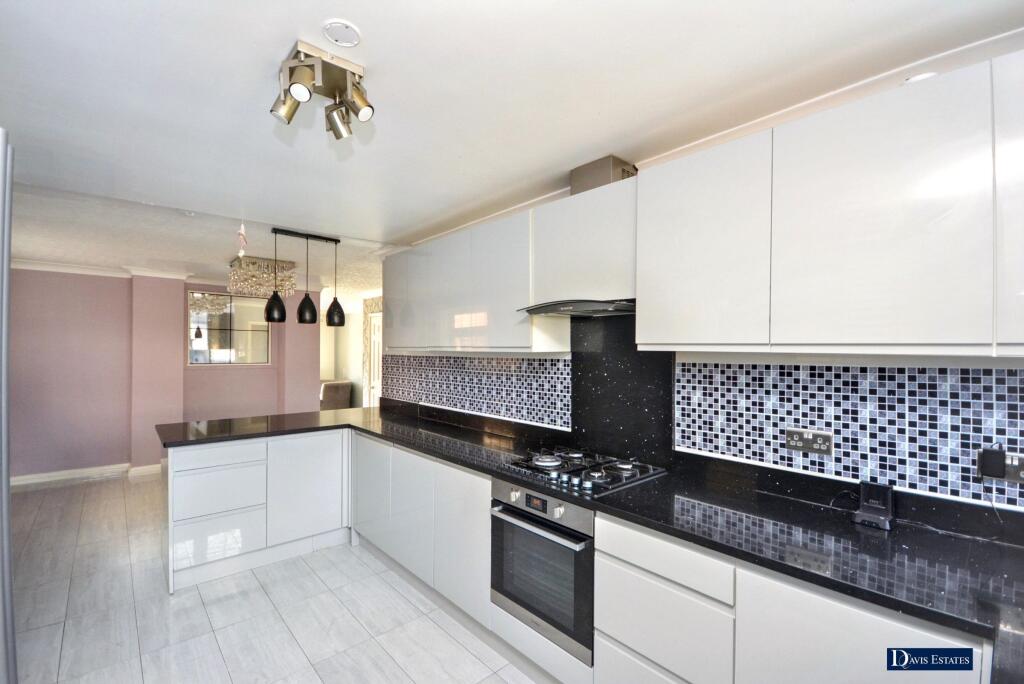 House in Romford - View 3