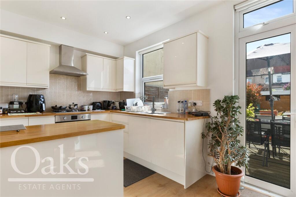 House in London, Woodside - View 3