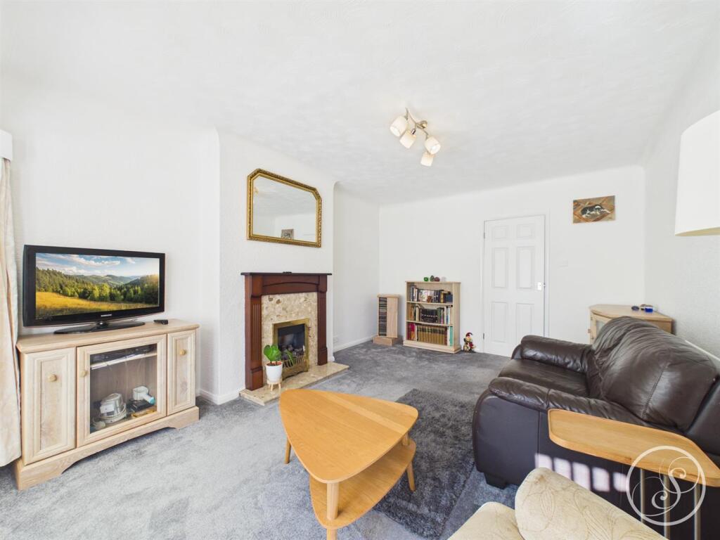 House in Leeds, Carr Manor, Moor Allerton - View 2