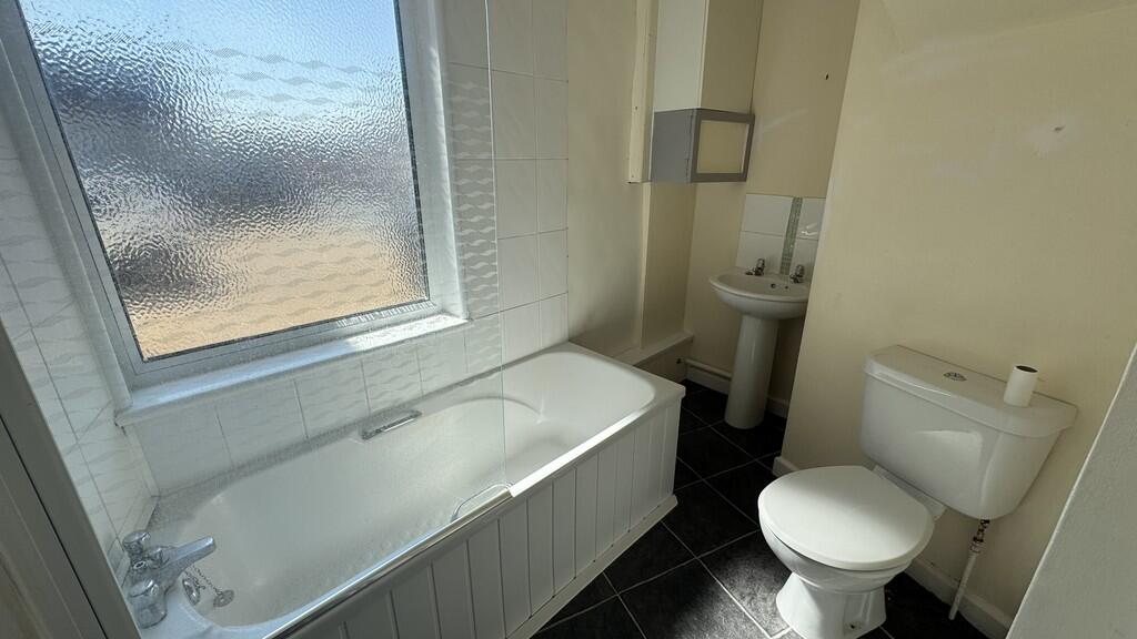 Apartment in Westbury, Leigh Park - View 5