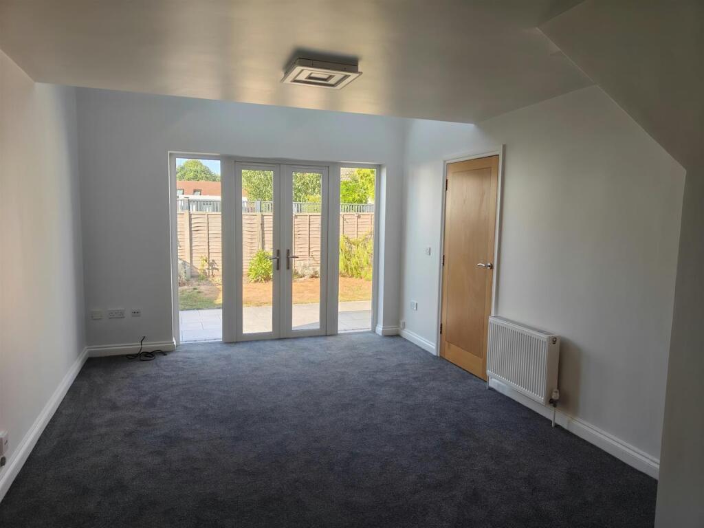 House in New Forest, Brockenhurst Village, Brockenhurst - View 2