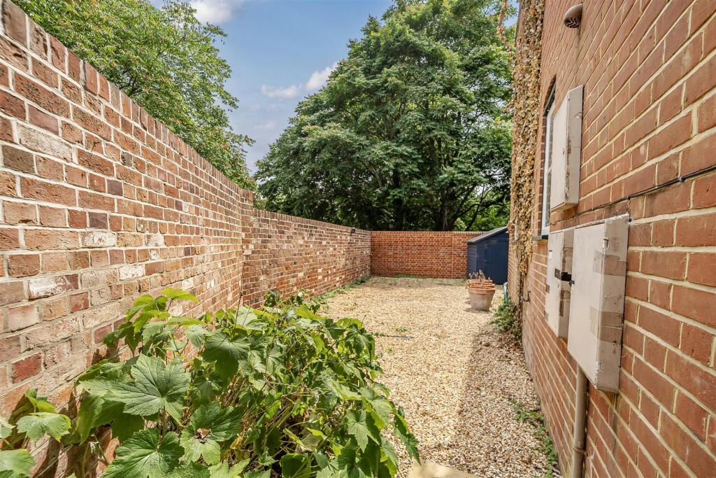 41 High Street, Twyford, Reading, Berkshire, RG10 photo 2