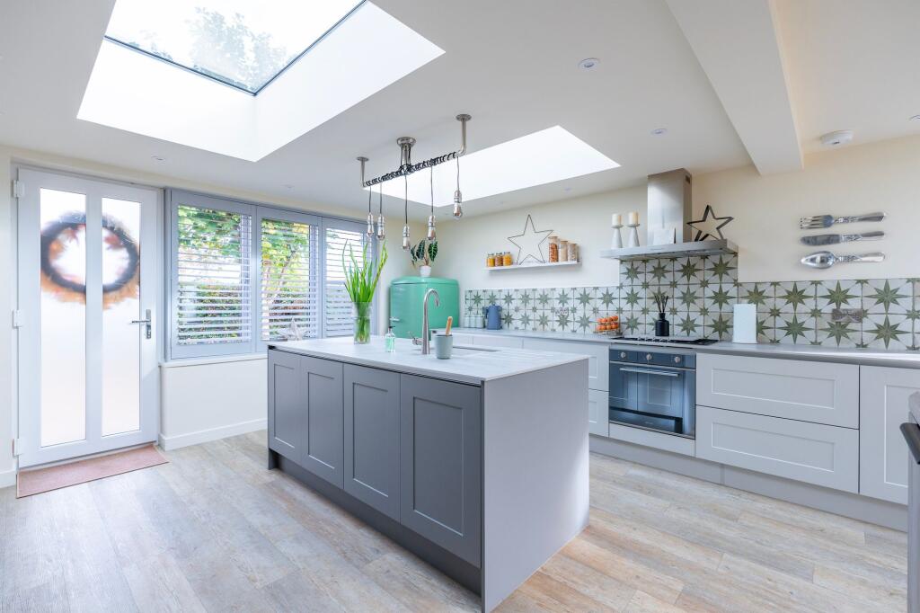 3-bed detached on Youell Avenue, Gorleston, £500,000