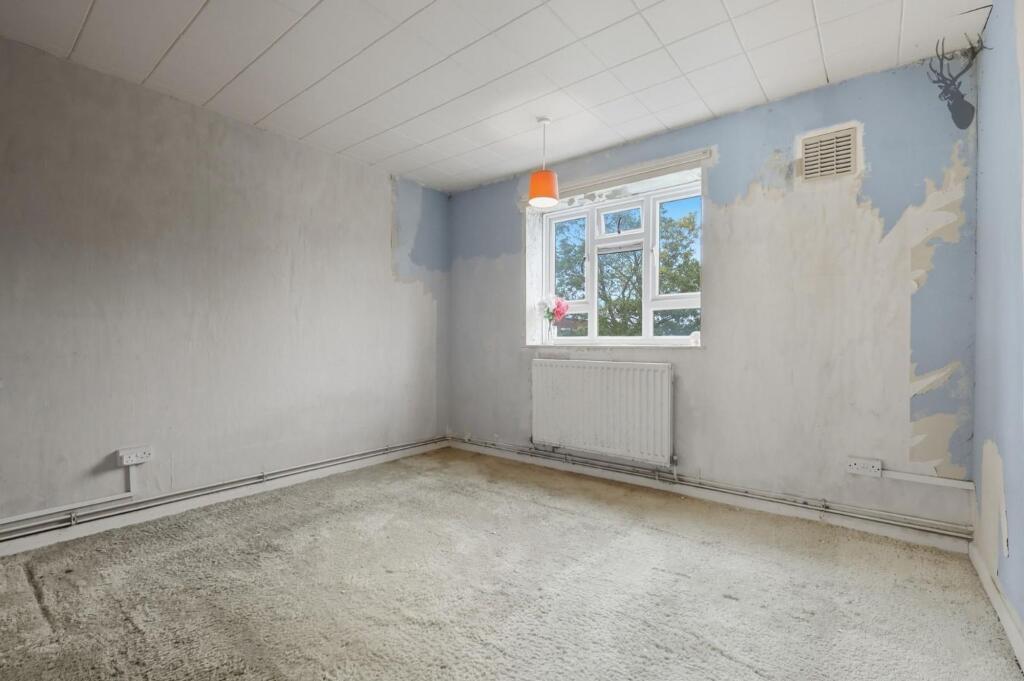 St. James's Close, London, SW17 photo 3