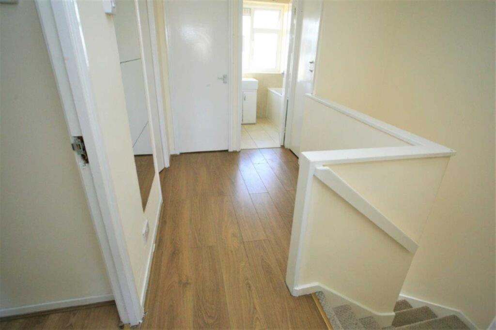 Apartment in London, Patmore Estate, Clapham Junction - View 4