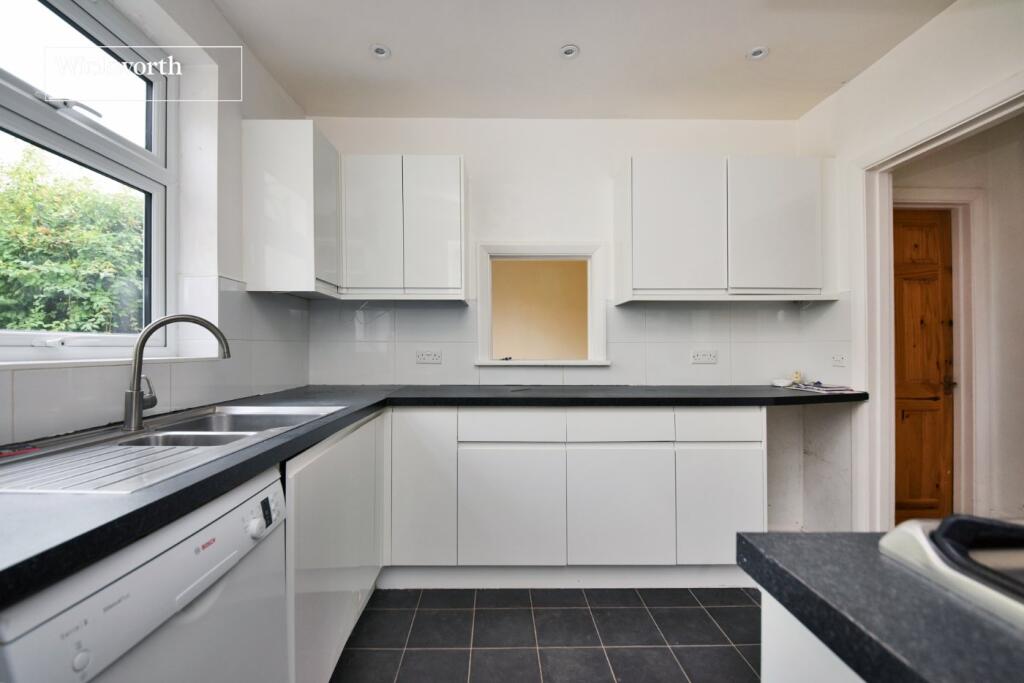 House in Kingston upon Thames - More