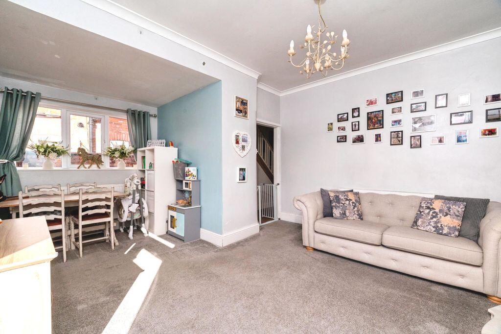 House in Grimsby, Holme Hill - View 4