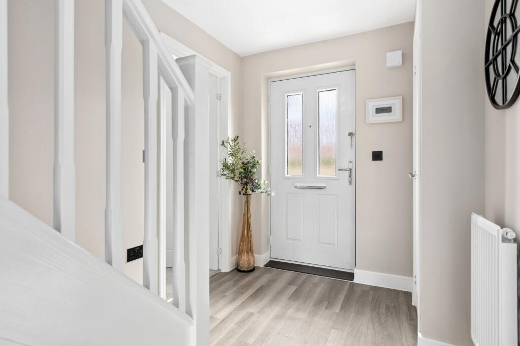 House in Stevenage, Hertfordshire - More