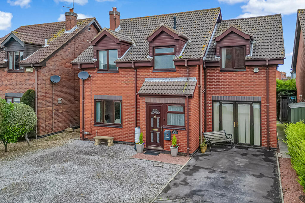 4-bed detached on Beechwood Views, Hull, HU12, £220,000