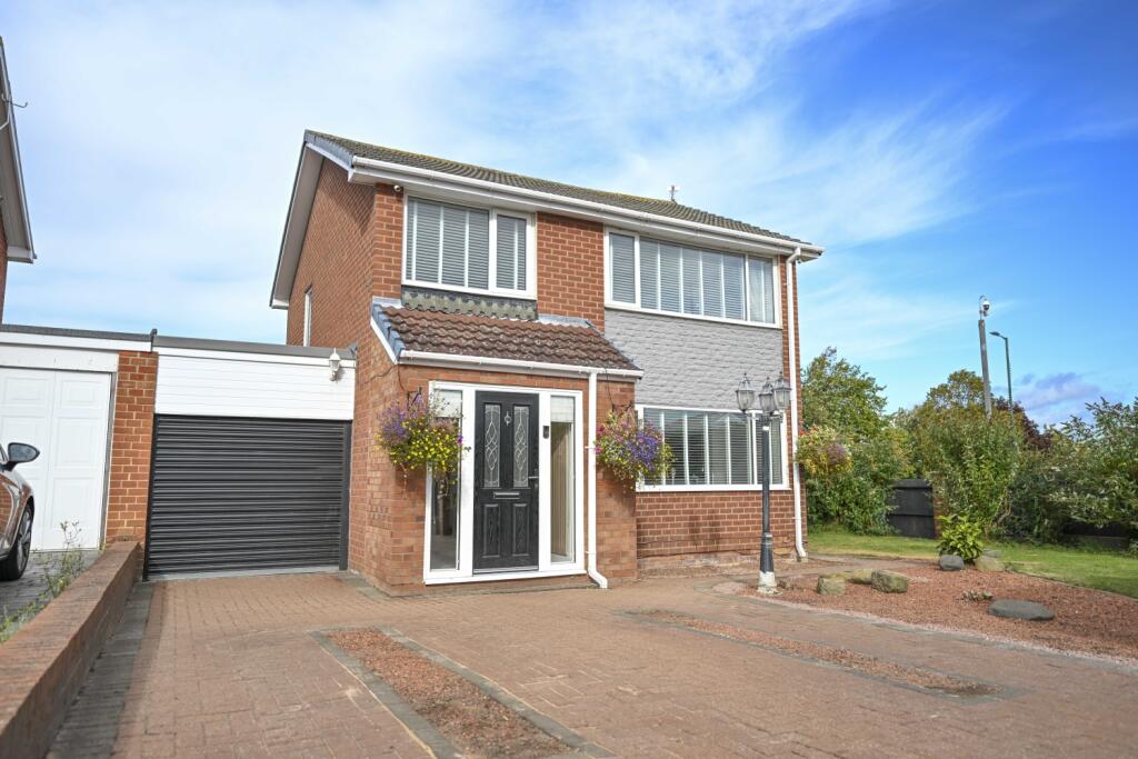3-bed detached on St. Georges Crescent, New Marske, Redcar, TS11 8BT, £289,995