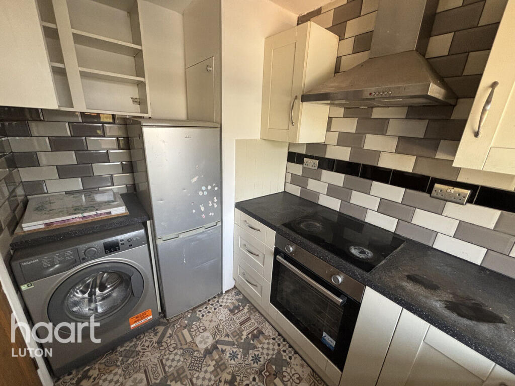 Apartment in Luton, Stopsley - View 4