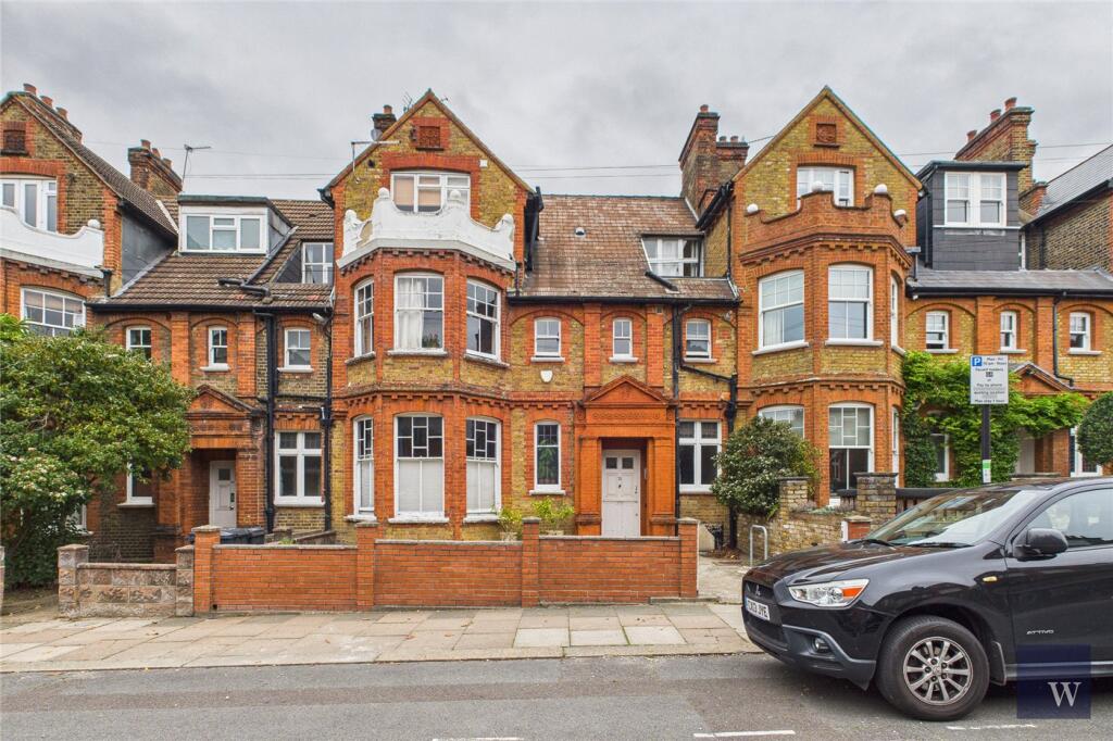 2-bed flat on Kirkstall Road, London, SW2, £525,000