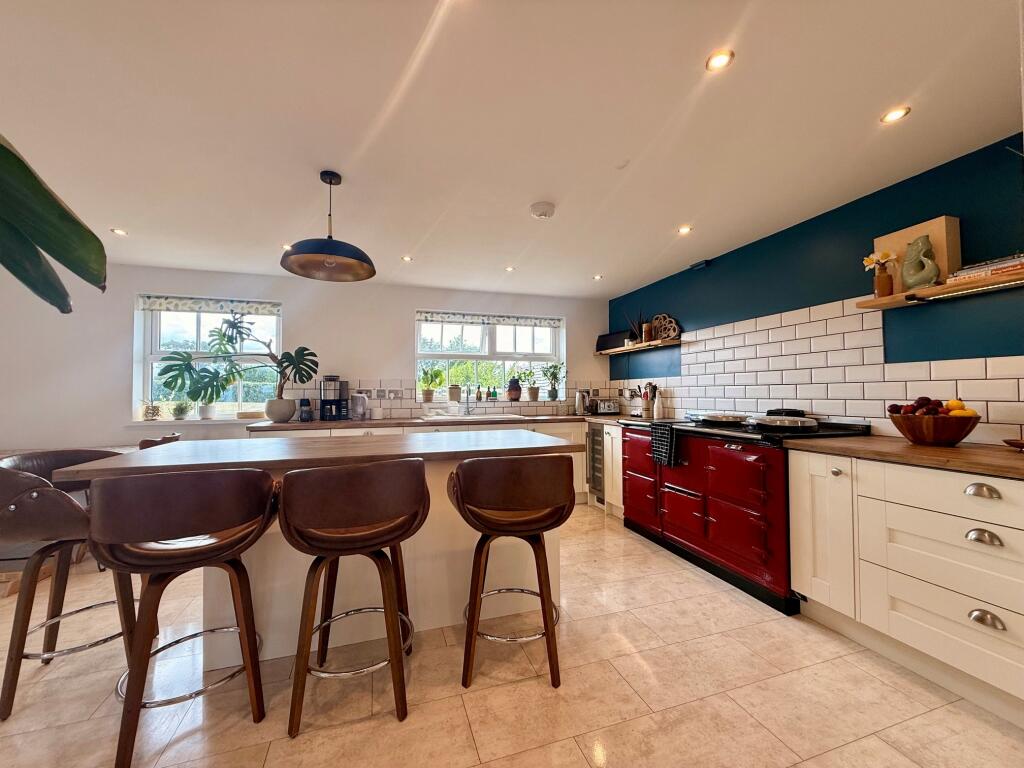 House in Worcester - View 5