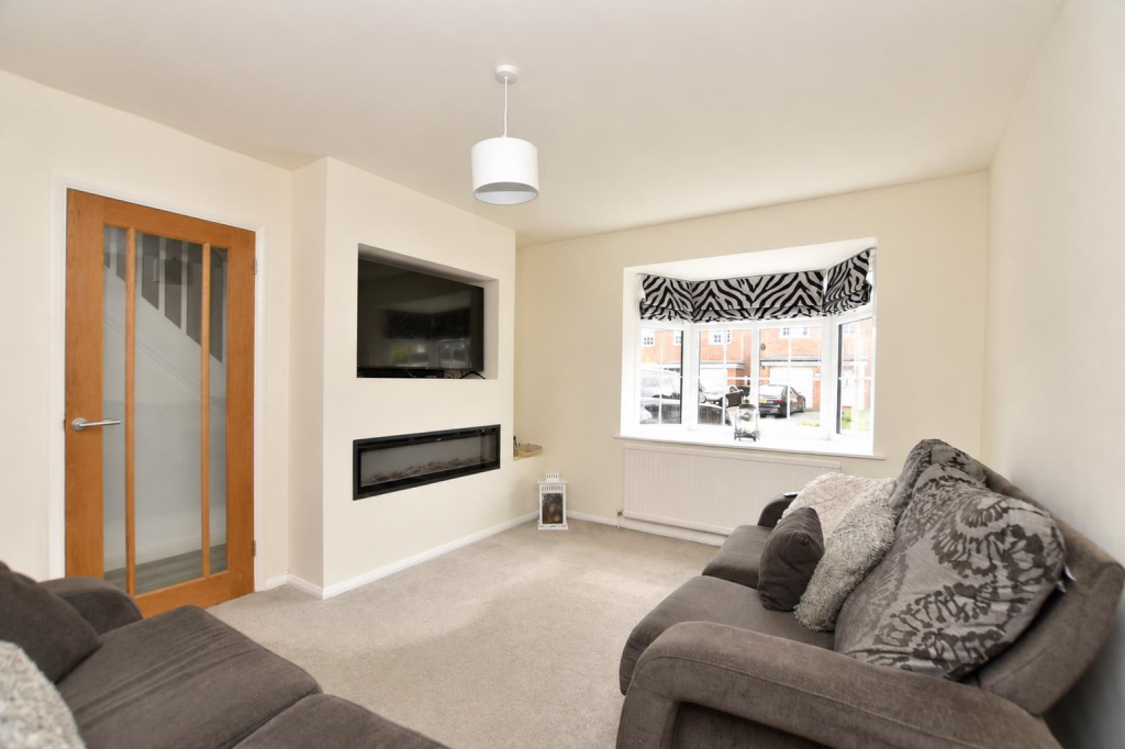House in Luton - View 2