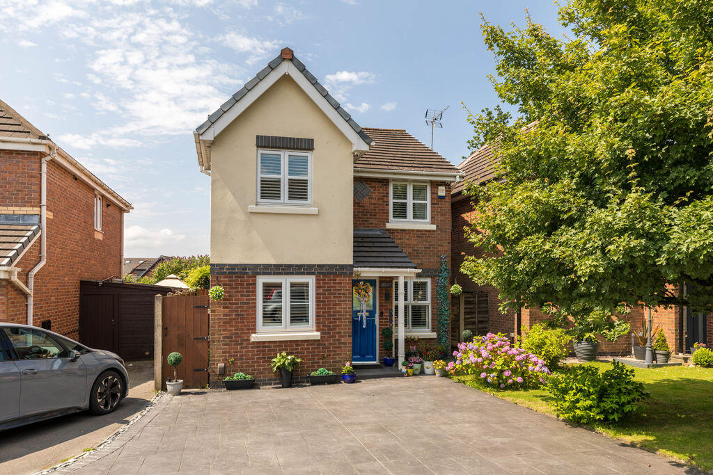 3-bed detached on Kirkwood Close, Aspull, WN2 1DZ, £340,000
