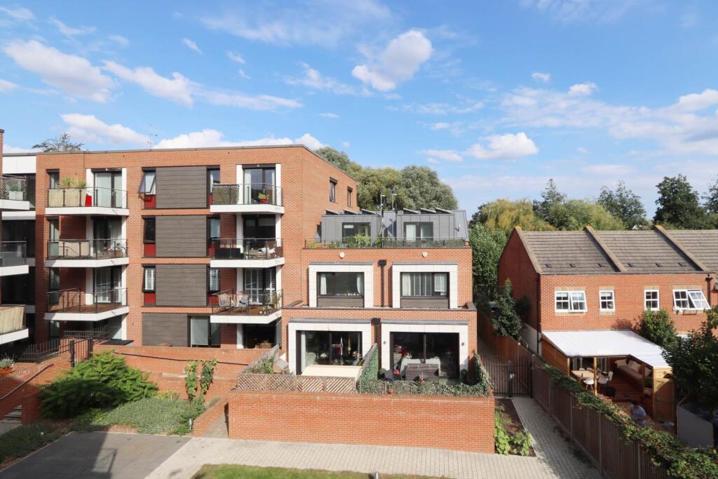 Main image of property: Knaresborough Drive, London