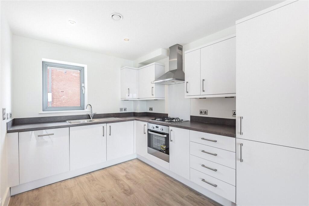 Apartment in Reading - View 5