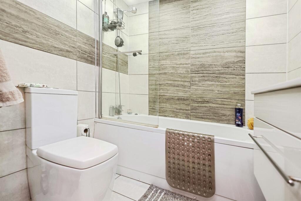 Apartment in Birmingham, Lyndon Green - More