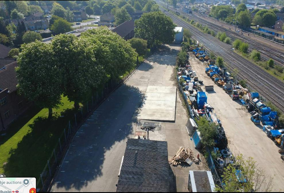 Station Tard Ickenham Road 2.PNG