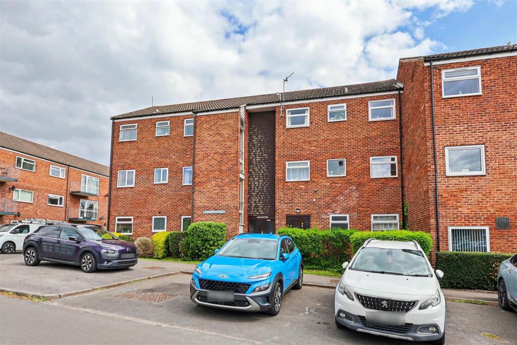 Main image of property: Derwent Crescent, Arnold, Nottingham