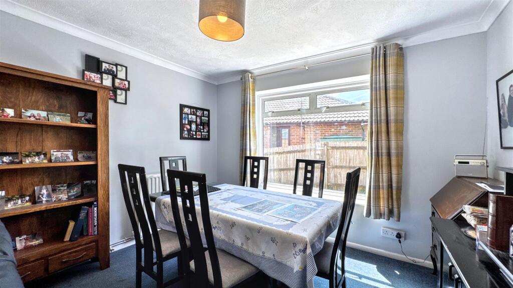 House in Waverley, Weybourne, Farnham - View 5