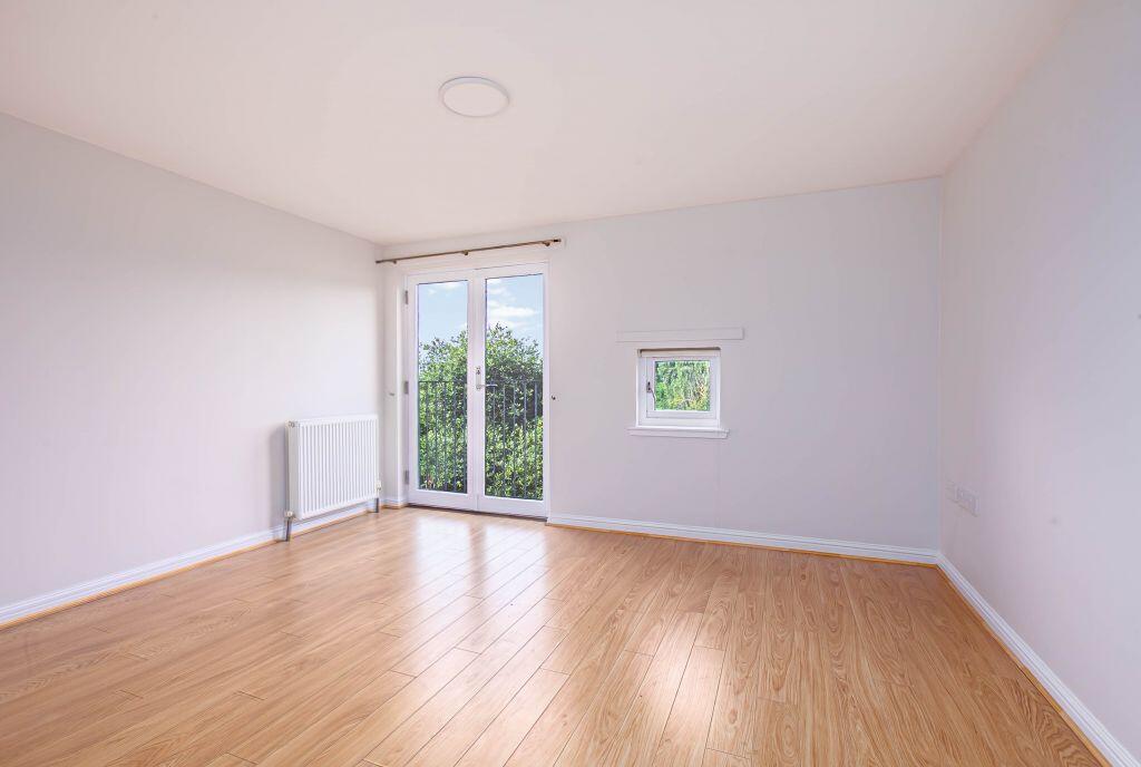 Apartment in Dunfermline, Fife - View 2