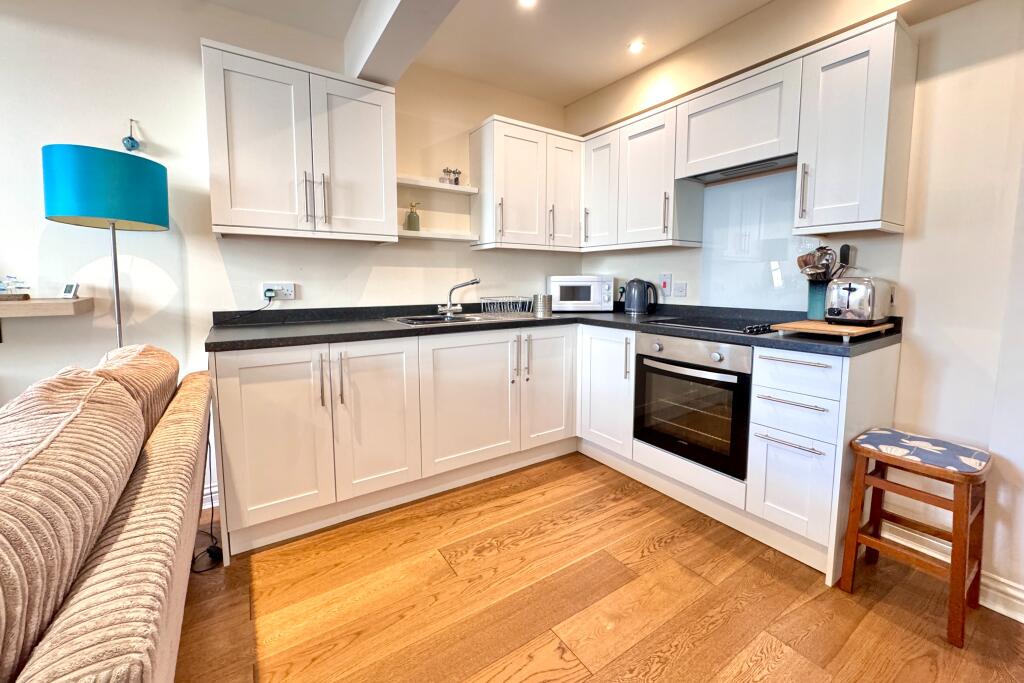 6b MERMOND PLACE, SWANAGE photo 4