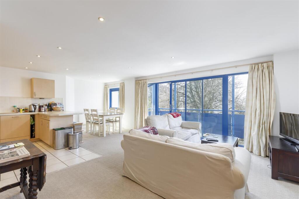 Apartment in Brighton - View 2