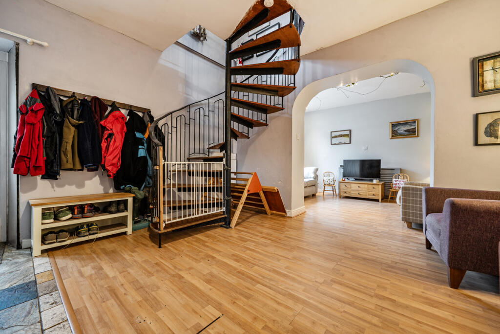 House in Brampton, Halton Lea Gate - More