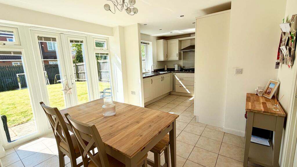 House in Grimsby, Healing - View 2