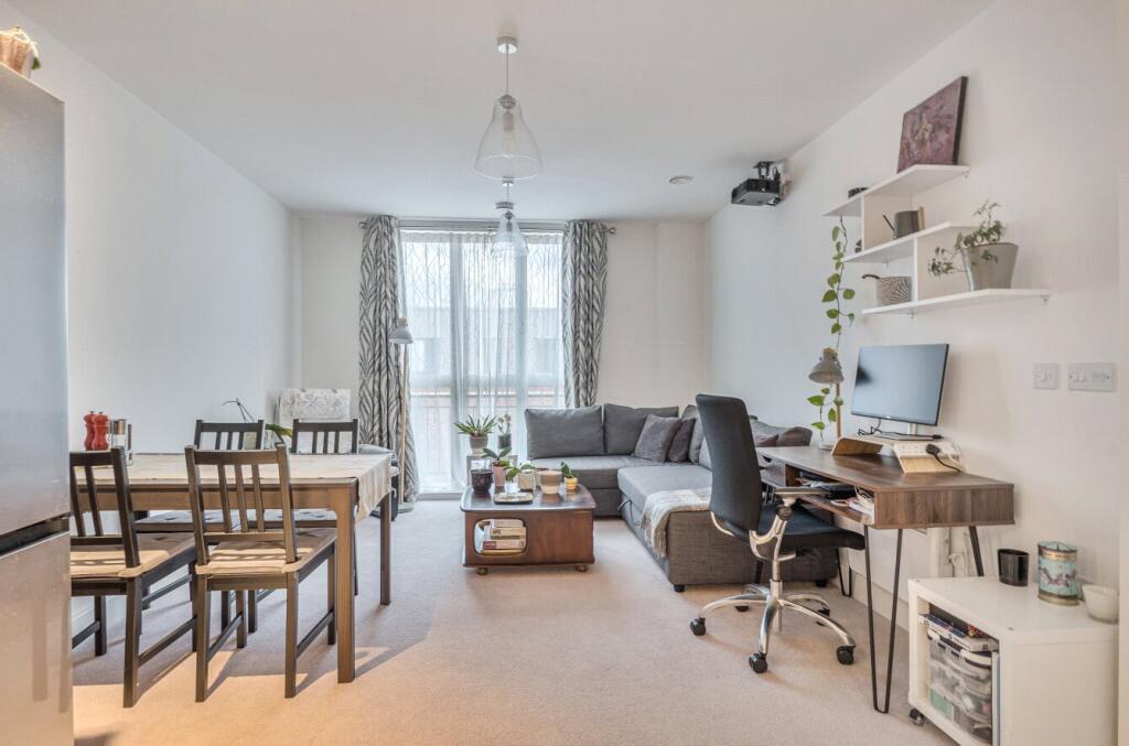 Apartment in Winchester, Knights Quarter, West Hill - View 2