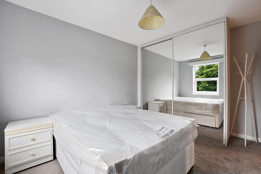 Apartment in London - View 3