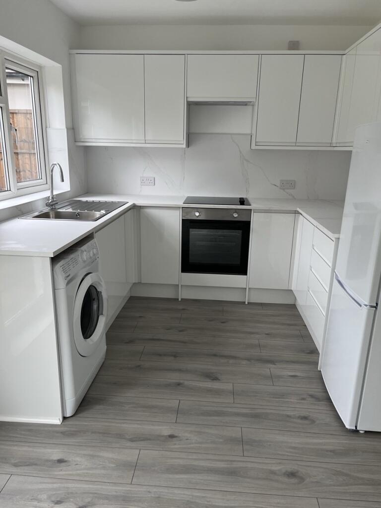 House in Slough - View 4
