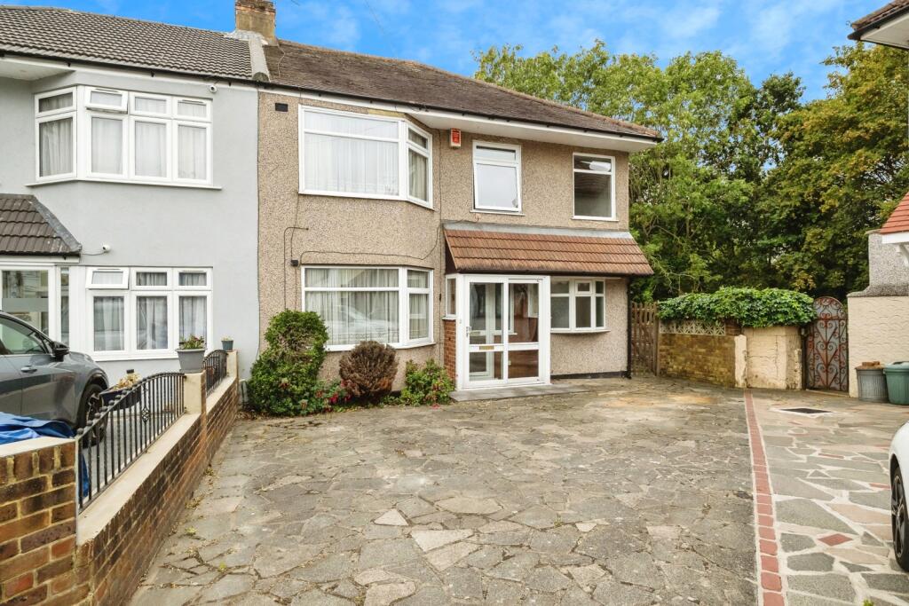4-bed semi-detached on Gordon Avenue, Hornchurch, RM12, £525,000