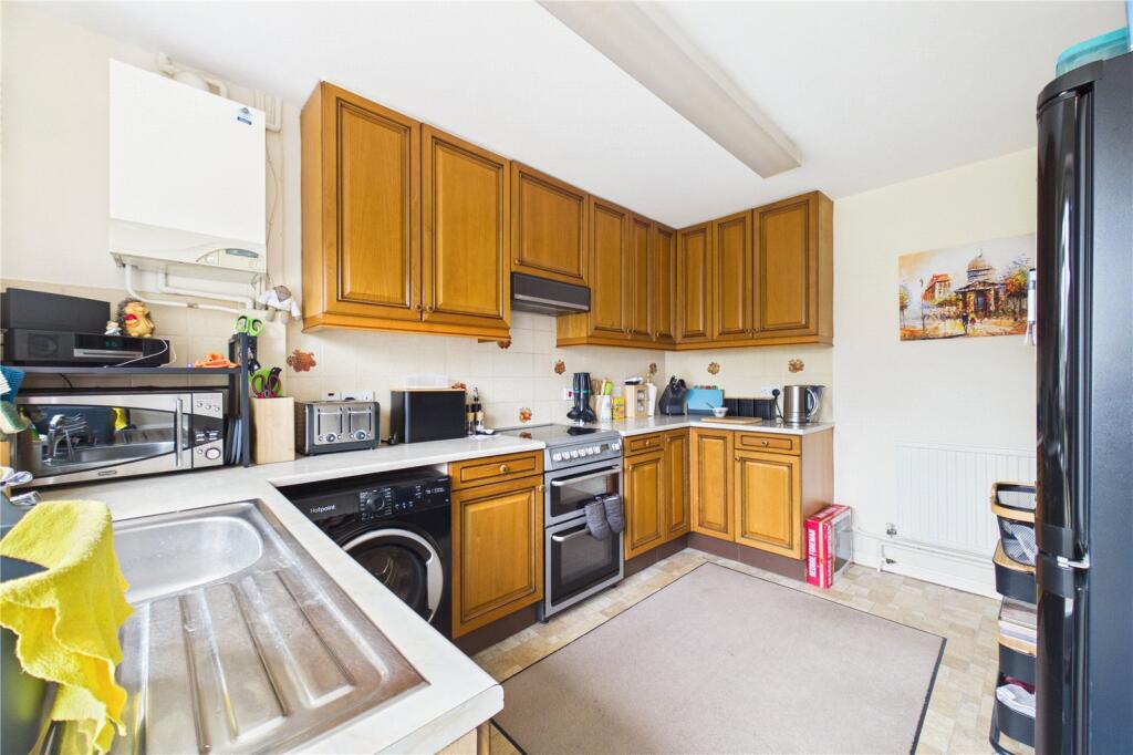 Kirkwood Crescent, Burghfield Common, Reading, Berkshire, RG7 - View 6