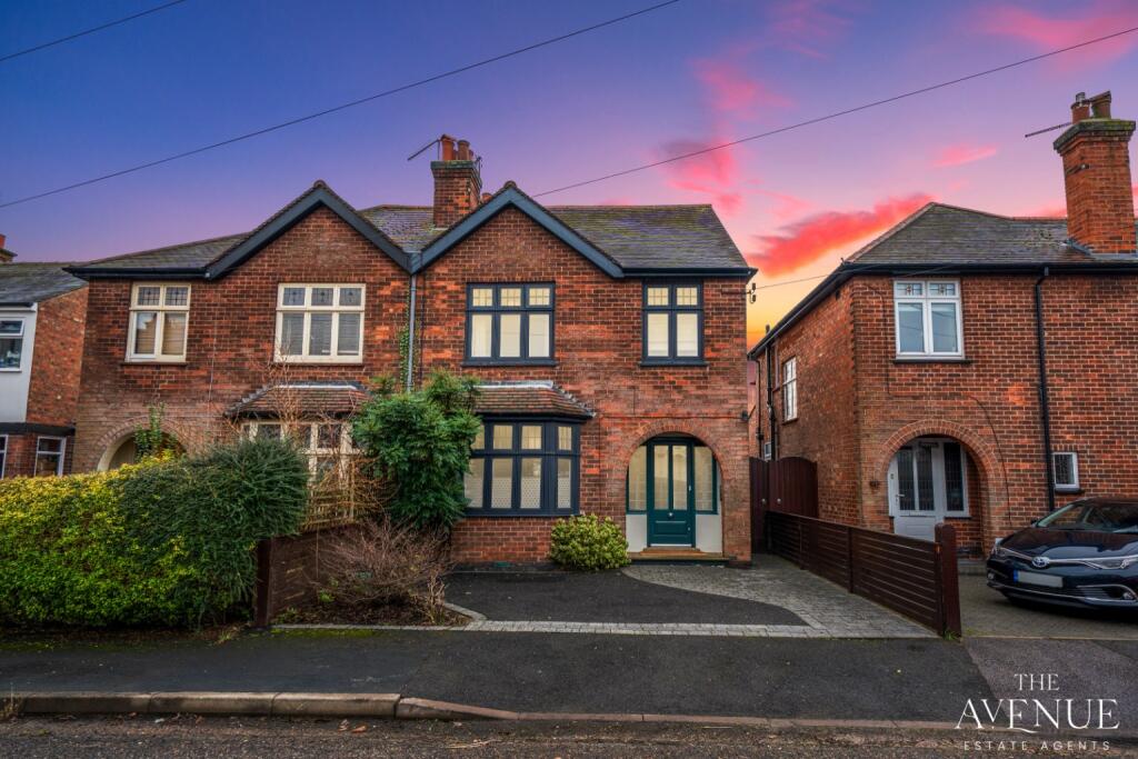 Main image of property: 25 Abingdon Road, West Bridgford only a 6min walk to the Bustling Avenue!