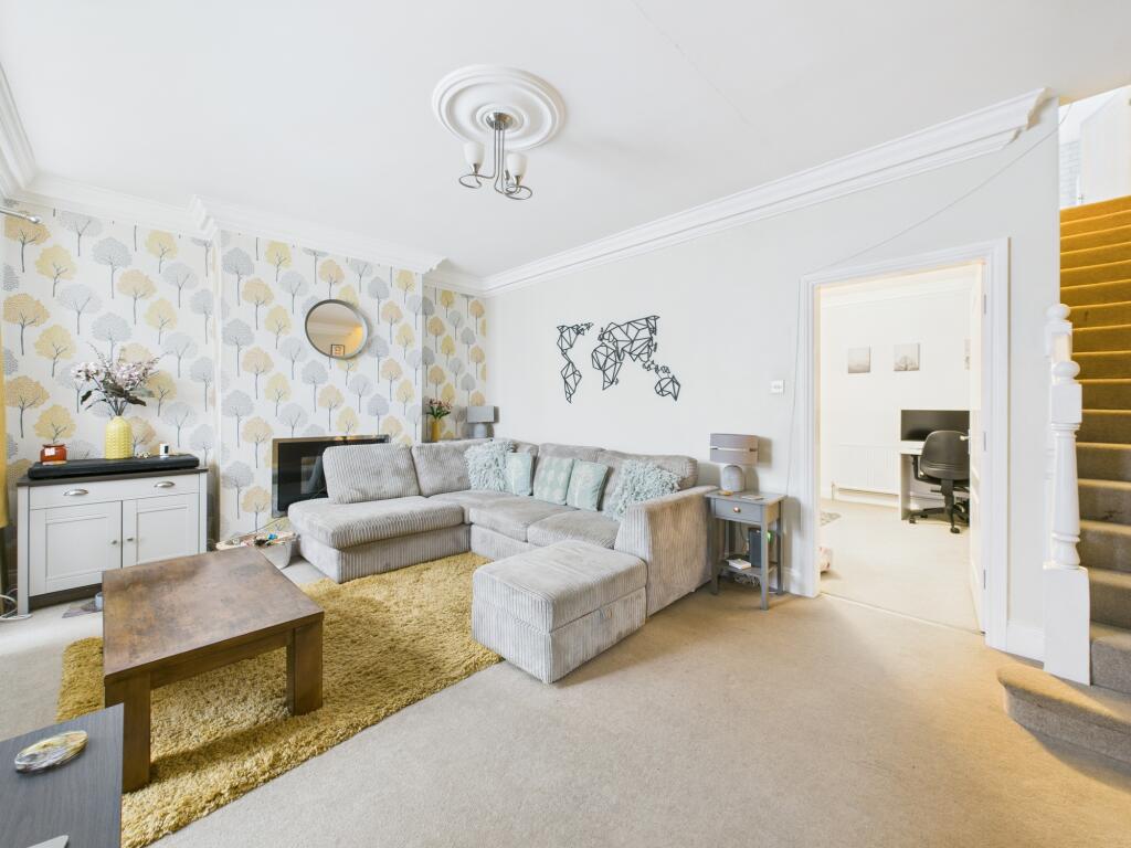 Main image of property: Etherington Road, Hull, HU6 7JP