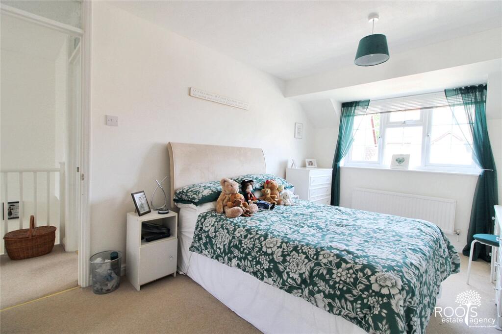 Medway Close, Thatcham, Berkshire, RG18 - More